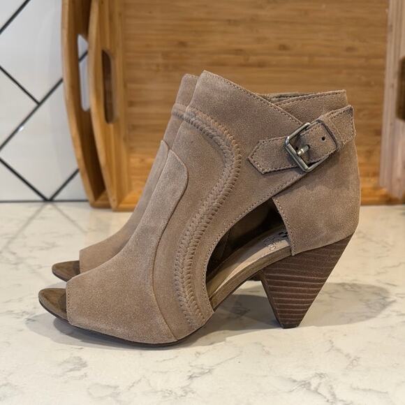 Vince Camuto Khaki Verona Ennley suede Bootie open toe shoes size 7.5 neutral - Picture 1 of 9